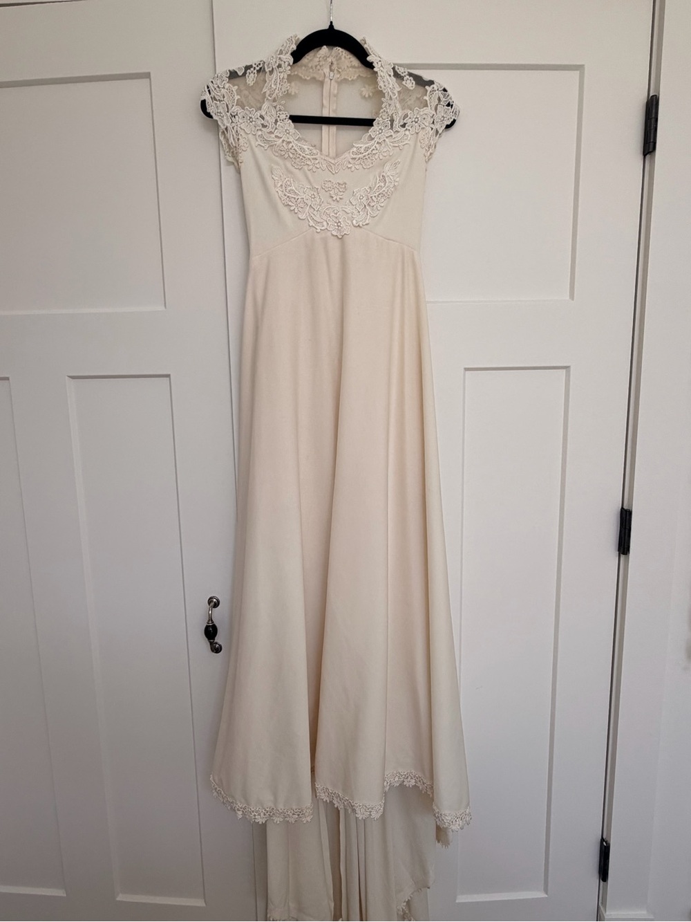 Ivory Lace Wedding Dress